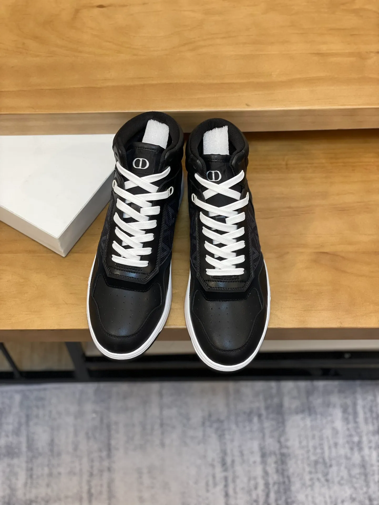 Men's shoes: 💰P460¥ Product trademark: Dior* "Dior*" high-top casual shoes Regular size: 38-44 (can be customized to 45.46) Product materials: Upper imported cowhide stitched with original fabric, breathable lining, original outsole. Number: 1006